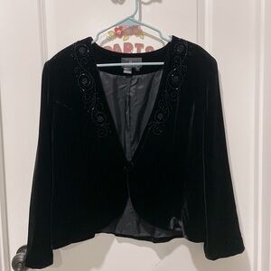 12 petite Vintage Black velvet blazer with embroidered flowers shoulder pads